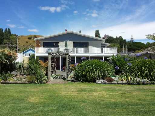 Tokomaru Bay Beach Studio