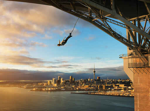 AJ Hackett Bungy - Auckland Bridge Bungy