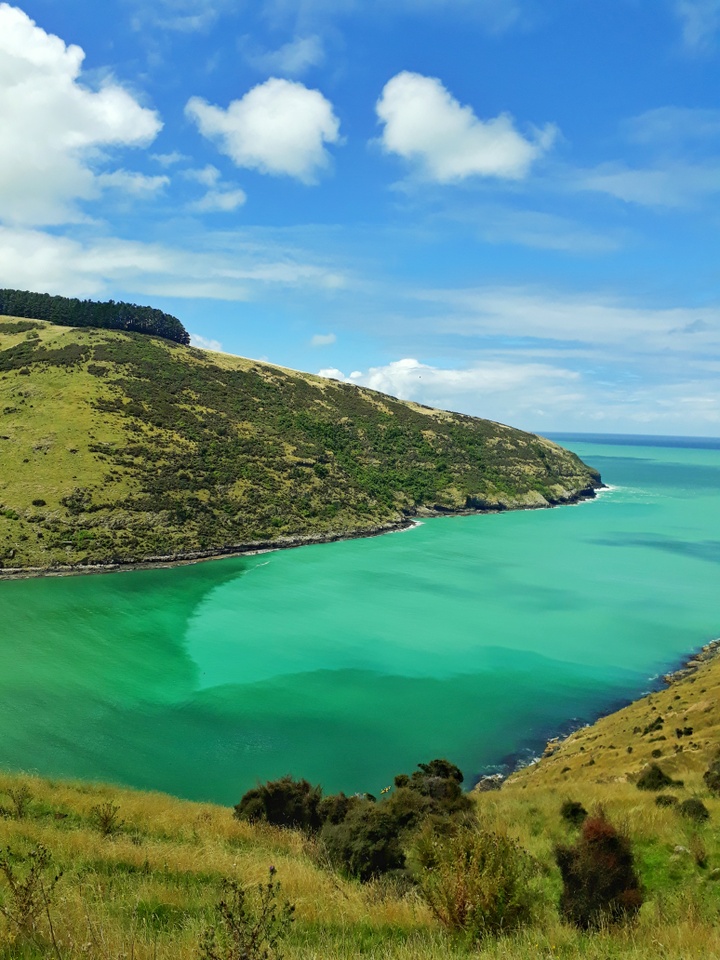 Pohatu/Flea bay with stunning turquoise color due to a glacial silt