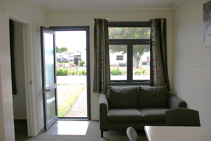 Lounge/dining area